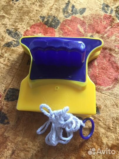 Магнитная щетка для мытья окон