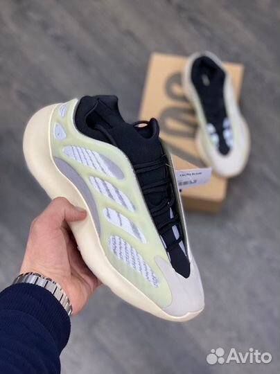 Кроссовки Adidas Yeezy 700 v3 Azael (36-45)