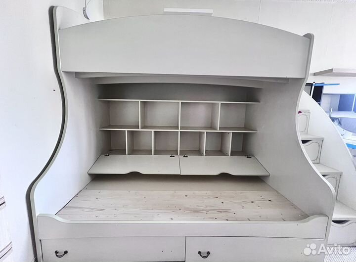 Детская двухярусная кровать