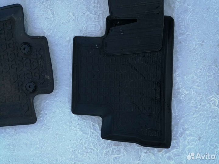 Коврик от Нисан Кашкай