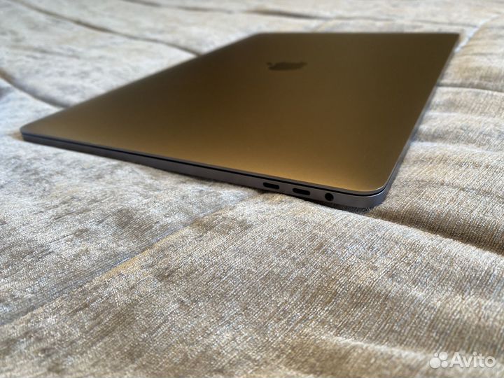 Apple MacBook Pro 15 2019 i7 16Gb 256Gb Touch Bar