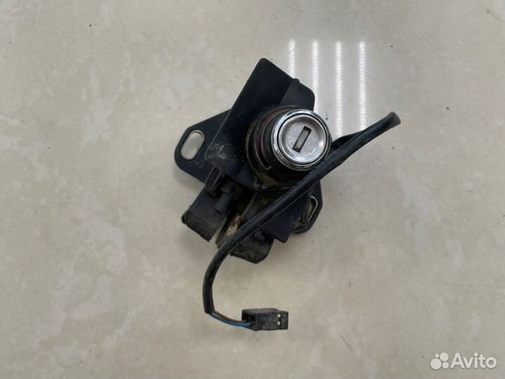 Замок багажника Mercedes Benz E-Class W124