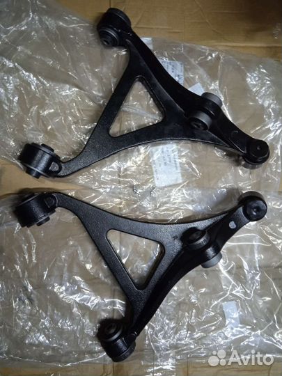 Рычаги передние нижние AWD Chrysler 300C