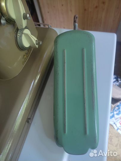 Швейная ретро машинка 