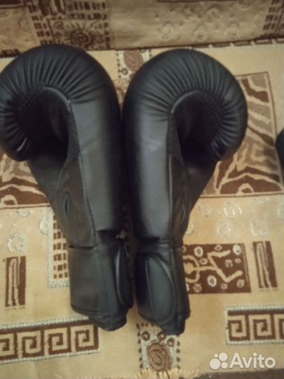 Боксерские перчатки 14 oz бу