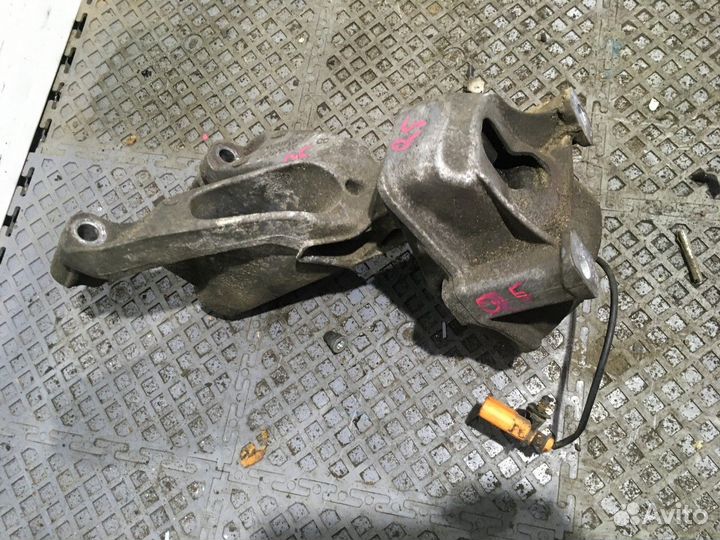 Опора двигателя + кронштейн левый (Audi Q5)