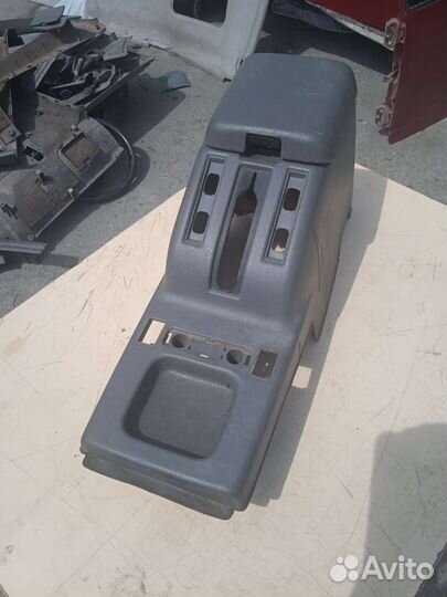 Подлокотник Nissan Terrano 2 Ниссан Террано 2