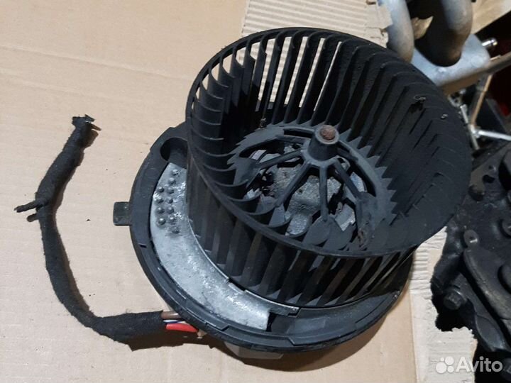 Моторчик печки Фольксваген Гольф 5