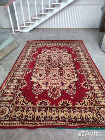 Ковер шерстяной. Размер 2 на 3 и 1.5 на 2.5