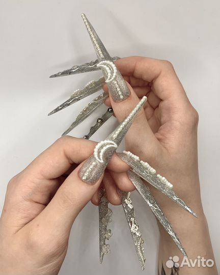 Модель на наращивание ногтей и дизайн