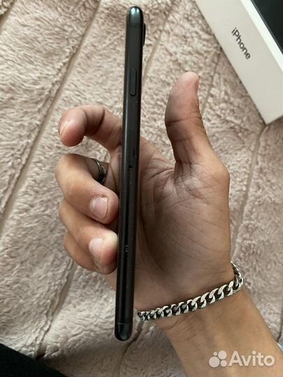 Телефон iPhone 7