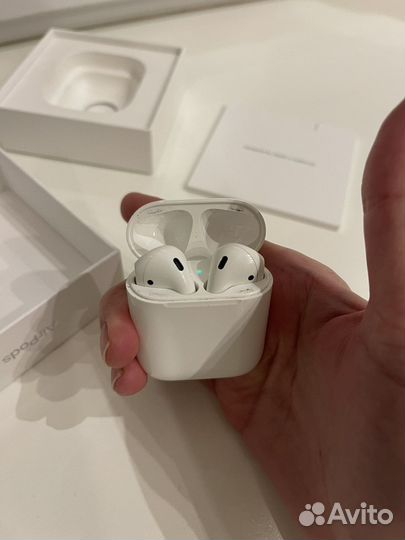 Беспроводные наушники apple airpods