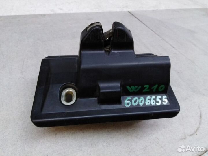 Замок багажника Мерседес