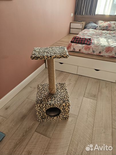Домик для кошки с когтеточкой бу