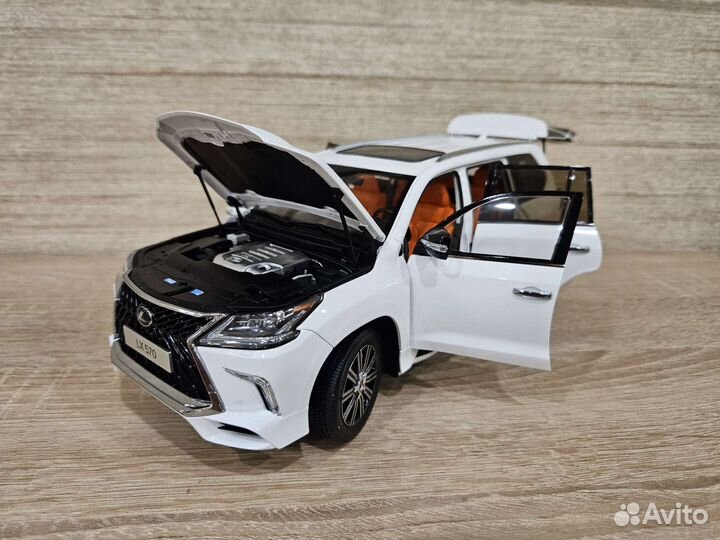 Модель Lexus LX570 1:18