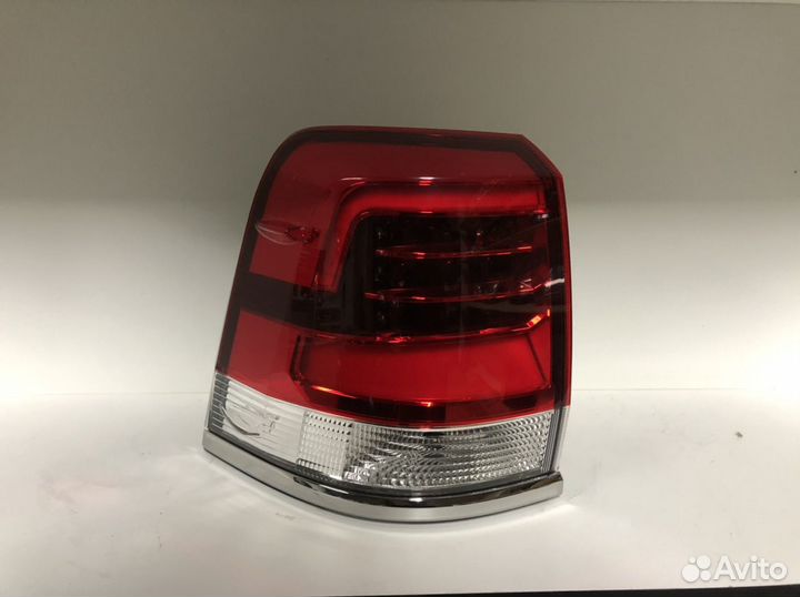 Фонарь левый Land Cruiser 200 Оригинал