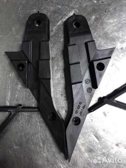 Крепление фары верх/низ Opel Astra H