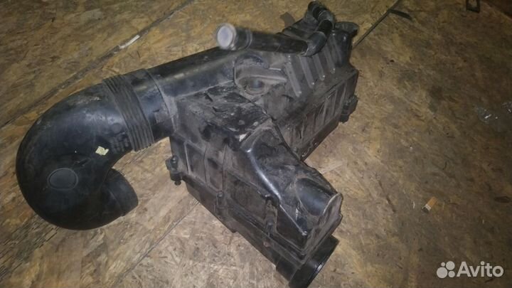 Корпус воздушногo фильтра Volkswagen Golf 5 2004