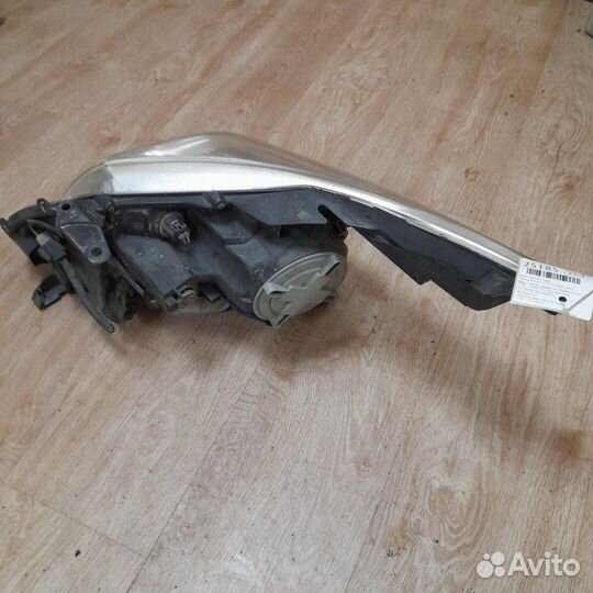 Фара галоген правая Toyota Avensis 3 T270