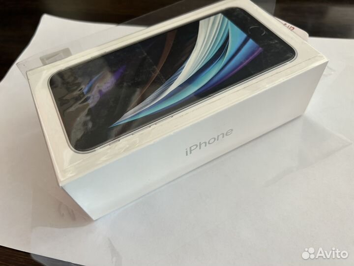 Телефон iPhone SE 2020