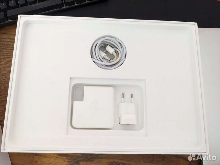 Apple MacBook Pro 13 2016 touch bar