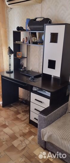 Продам компьютерный стол
