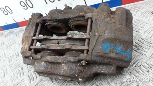 Суппорт тормозной передний правый toyota land crui