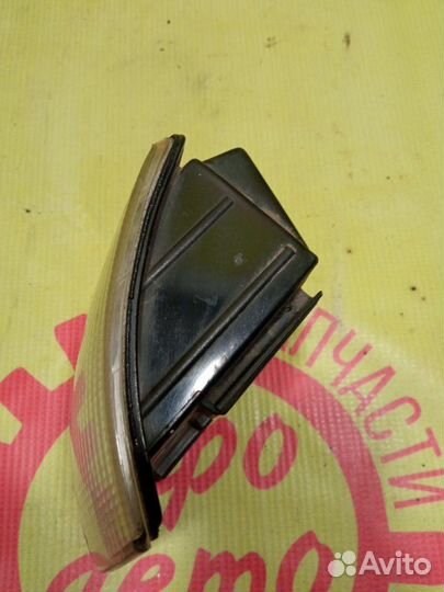 Поворотник передний правый Volkswagen Passat B3