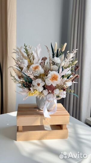 Букет из сухоцветов и стабилизированных цветов