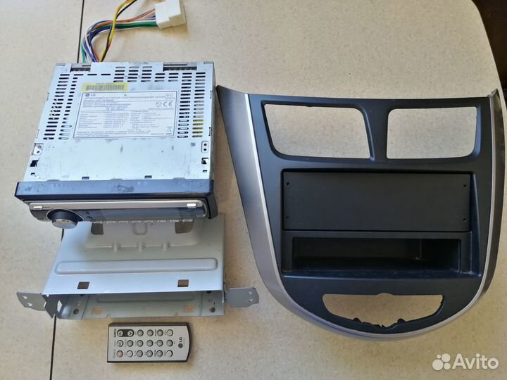 Рамка магнитолы Hyundai Solaris + магнитола