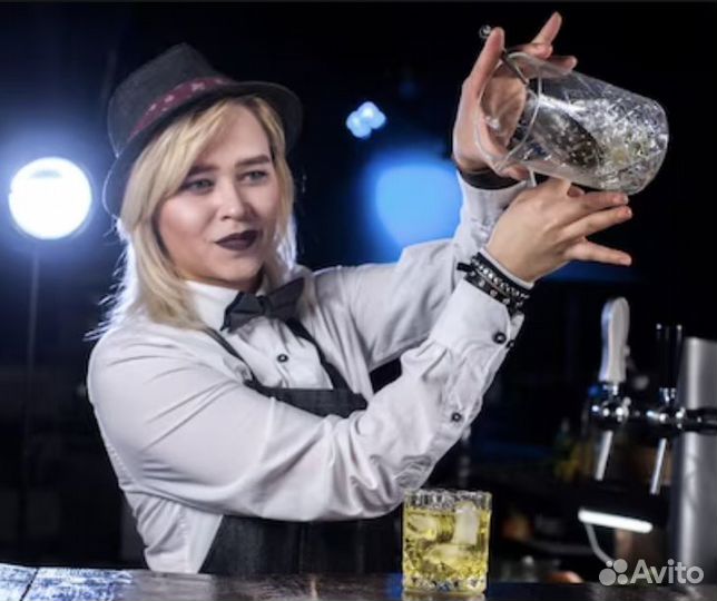Хостес-бармен в ночной клуб