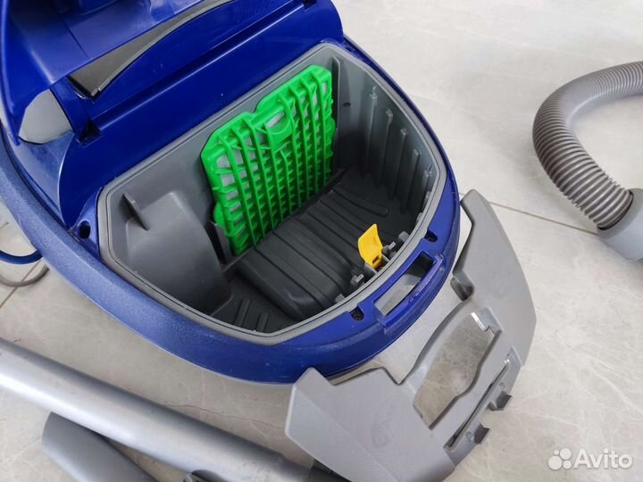 Пылесос Electrolux 1800W рабочий