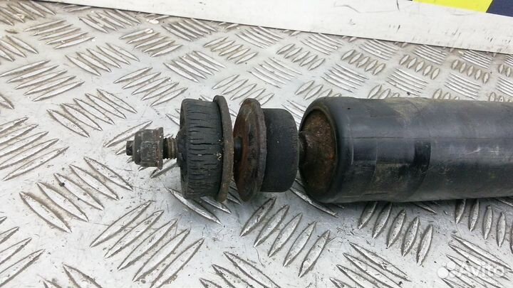 Амортизатор передний Jeep Grand Cherokee WJ (1999