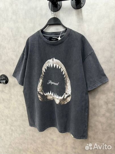 Футболка Represent