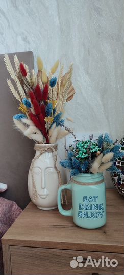 Букет из сухоцветов в вазе