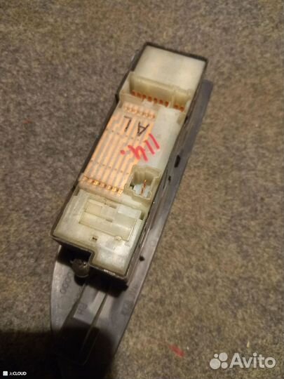 Блок упр. стеклоподьемниками на nissan wingroad W1