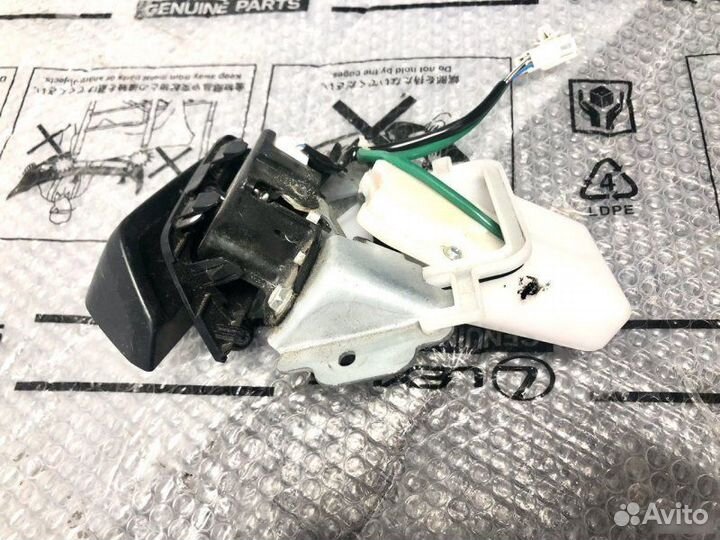 Замок багажника Toyota Land Cruiser Prado 150