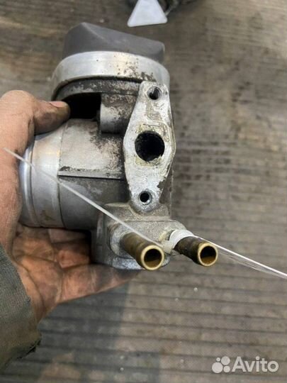 Дроссельная заслонка Volkswagen Passat 3B3 AHL