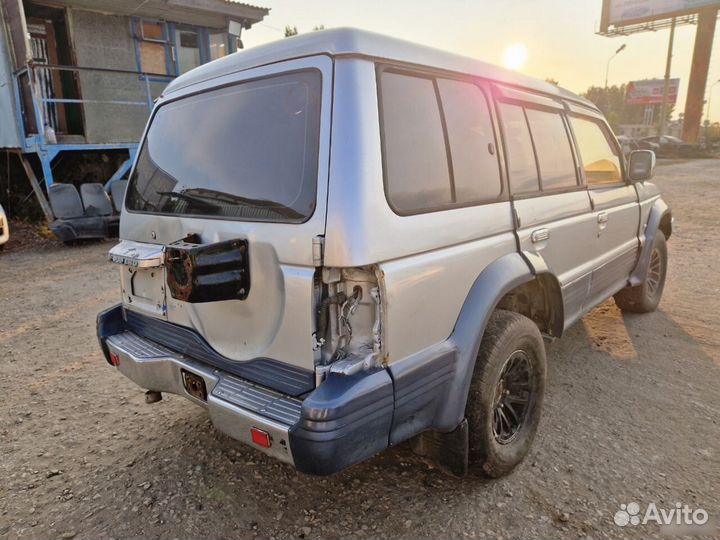 Подрамник двигателя Mitsubishi Pajero 2