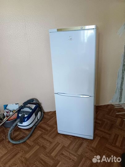 Холодильник бу indesit
