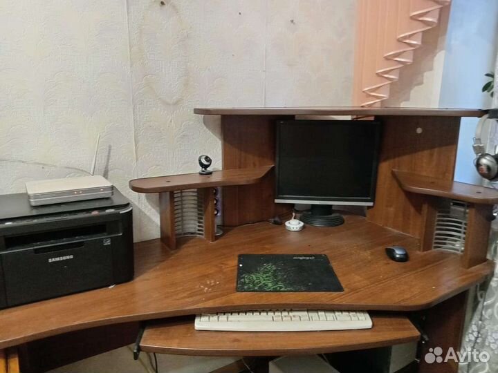 Компьютерный стол