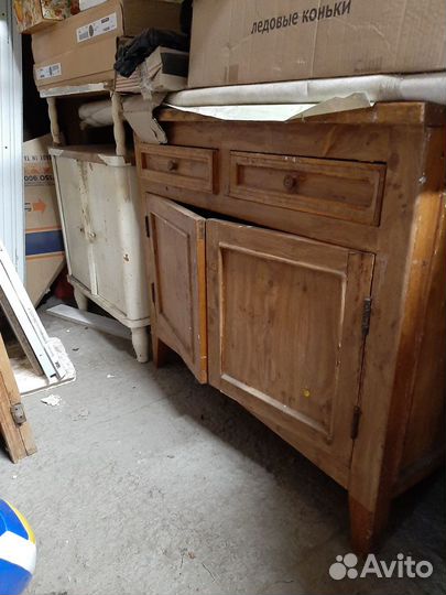 Старая деревянная мебель