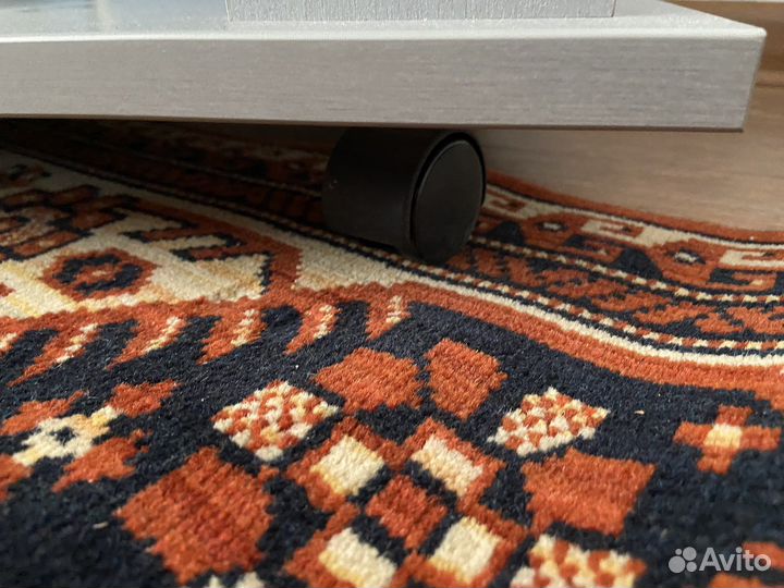 Подставка, столик