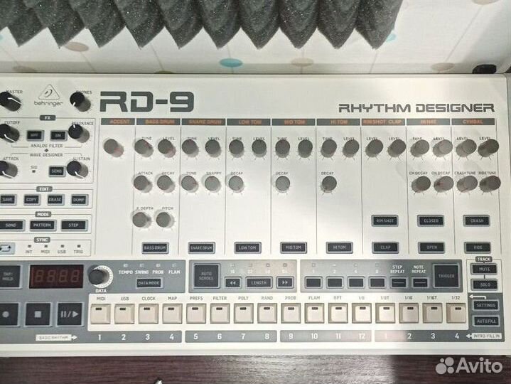 Аналоговая драм машина