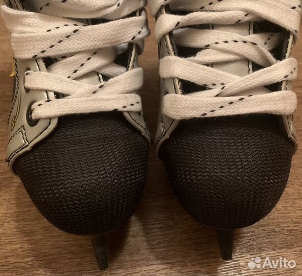 Коньки хоккейные