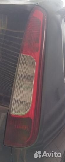 Задний фонарь Ford C-MAX 2005