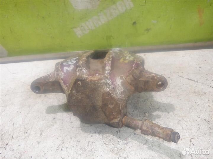 Суппорт передний правый Фольксваген Гольф 3 Венто