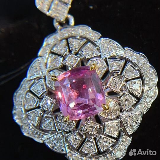 Золотая подвеска с розовым сапфиром и бриллианты