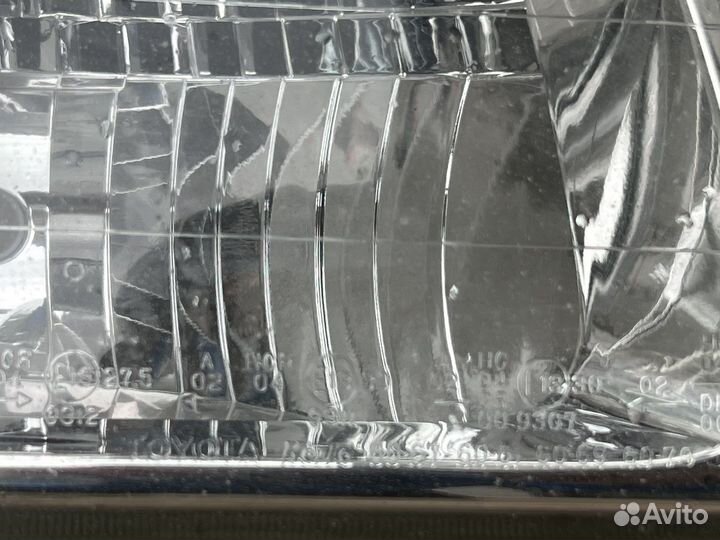 Фара передняя правая на Toyota Land Cruiser