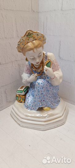 Статуэтка Малахитовая шкатулка, Девушка с зеркалом